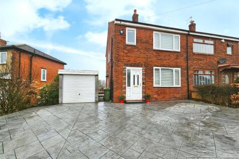 Forton Avenue, Greater Manchester BL2 3 bed semi