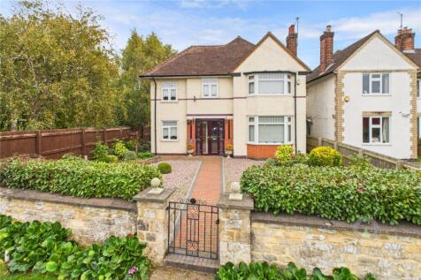 Pytchley Road, Northamptonshire NN15 4 bed detached house for sale