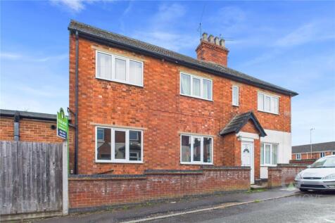 Duke Street, Northamptonshire NN16 2 bed terraced house for sale