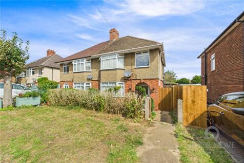 Friars Avenue, Northampton NN4 3 bed semi