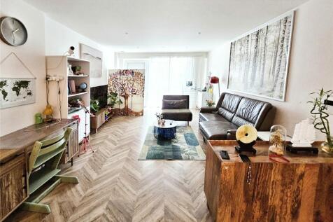 Wheatfield Way, Kingston upon Thames KT1 1 bed flat for sale