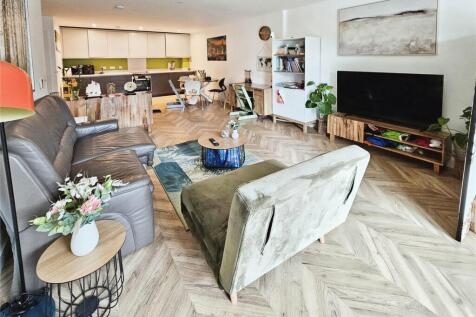 Wheatfield Way, Kingston upon Thames KT1 1 bed flat for sale