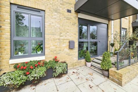 Wheatfield Way, Kingston upon Thames KT1 1 bed flat for sale