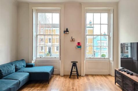 Woodhill Court Woodhill, London SE18 1 bed flat for sale