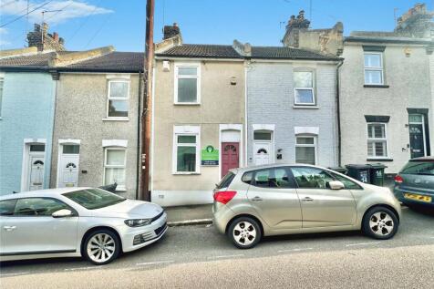 Castle Street, Kent DA9 2 bed terraced house for sale