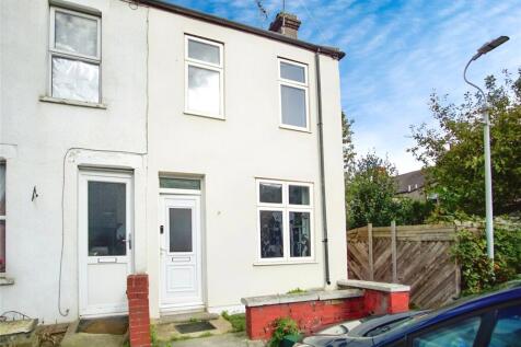 St. Thomas Road, Belvedere DA17 2 bed end of terrace house for sale