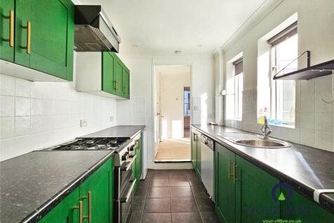 Queen Street, Kent TN23 2 bed terraced house for sale