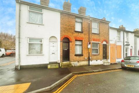St. Johns Road, Kent ME13 2 bed terraced house for sale