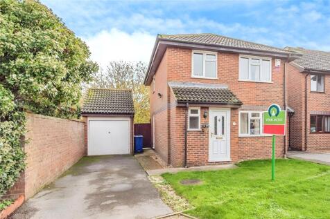 3 bedroom link detached house for sale