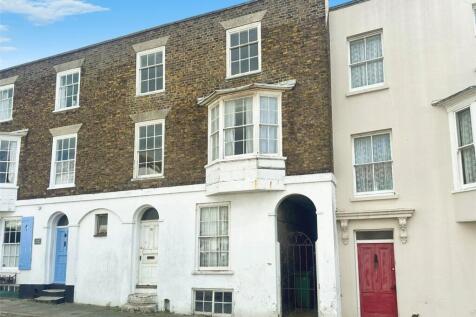 Alfred Square, Kent CT14 4 bed terraced house for sale