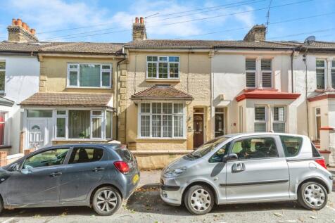 Rosebery Road, Kent ME7 3 bed terraced house for sale