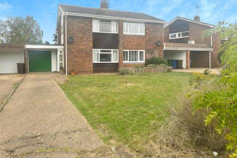Crosier Court, Sittingbourne ME9 4 bed semi