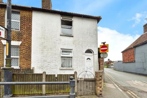 High Street, Sittingbourne ME9 2 bed end of terrace house for sale