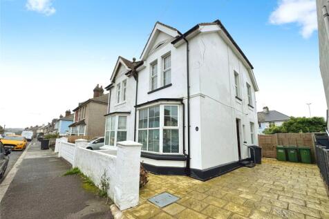 Bulverhythe Road, East Sussex TN38 3 bed semi