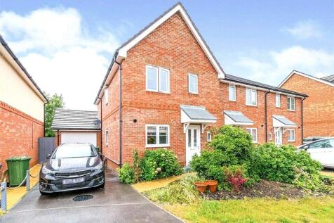 3 bedroom end of terrace house for sale