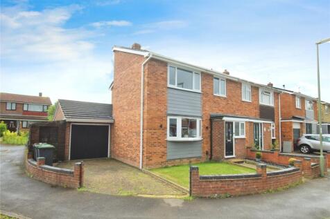 Glenwood Gardens, Hampshire PO8 3 bed semi