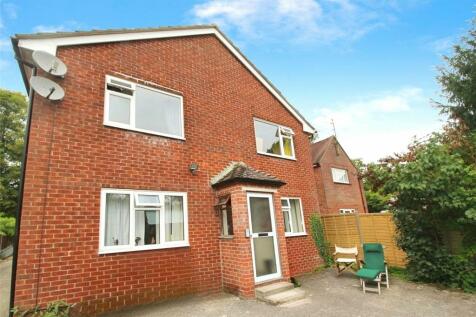 Darlington Road, Hampshire RG21 2 bed maisonette for sale