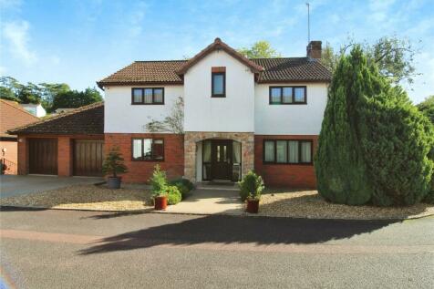 6 bedroom detached house for sale