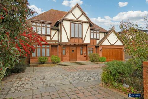 6 bedroom detached house for sale