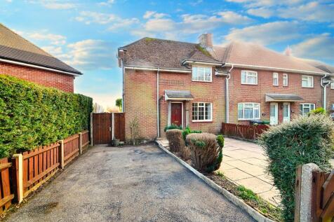 Winchester 3 bed end of terrace house for sale