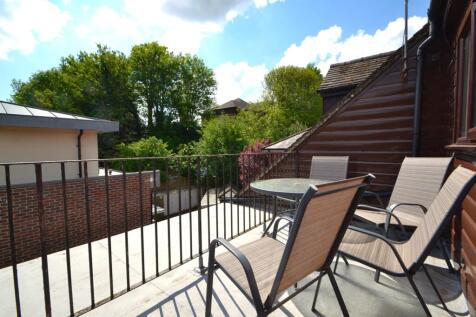 Winchester 3 bed flat for sale