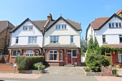 Queens Road, Beckenham, BR3 6 bed semi