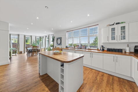 Gipsy Lane, Kettering NN16 6 bed detached house for sale