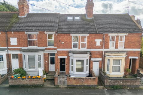 William Street, Kettering NN16 4 bed terraced house for sale