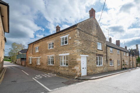 High Street, Kettering NN14 4 bed detached house for sale