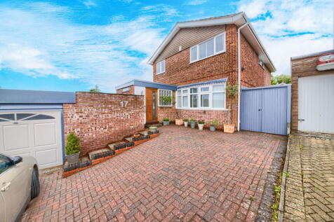 Dyson Drive, Kettering NN16 4 bed detached house for sale