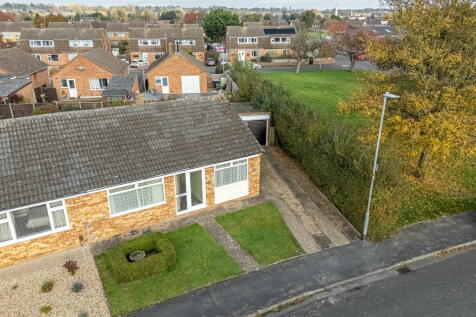 2 bedroom semi-detached bungalow for sale