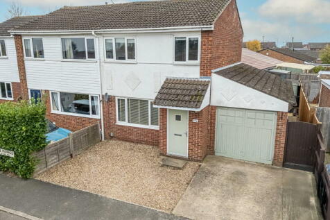 3 bedroom semi-detached house for sale