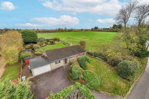 High Street, Northampton NN6 4 bed detached bungalow for sale