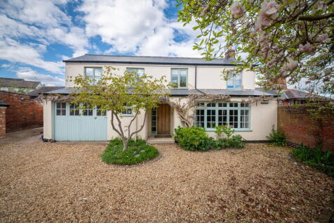 High Street, Leicester LE8 4 bed detached house for sale