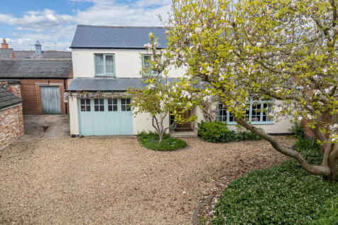 High Street, Leicester LE8 4 bed detached house for sale