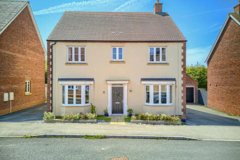 Arden Road, Kettering NN14 4 bed detached house for sale