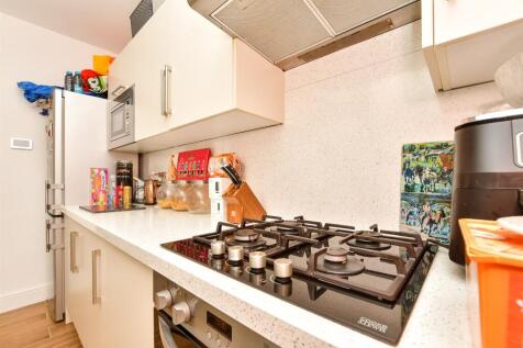 4 bedroom end of terrace house for sale