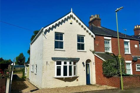 Westfield Road, Lymington, Hampshire... 2 bed house for sale