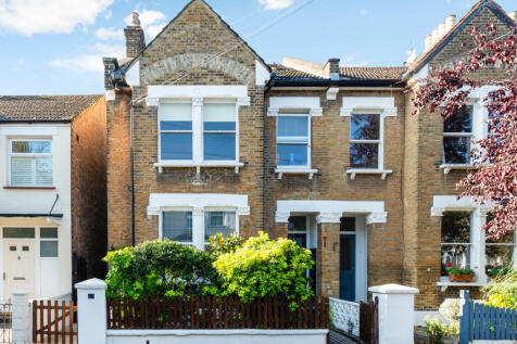 Wilton Road, London SW19 2 bed maisonette for sale