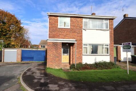 3 bedroom link detached house for sale