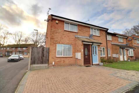 DORCAS CLOSE, WATERLOOVILLE 2 bed end of terrace house for sale