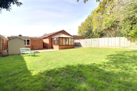 LONGWOOD AVENUE, COWPLAIN 3 bed detached bungalow for sale