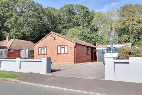 LONGWOOD AVENUE, COWPLAIN 3 bed detached bungalow for sale