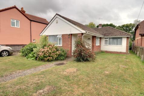 PADNELL ROAD, COWPLAIN 3 bed detached bungalow for sale