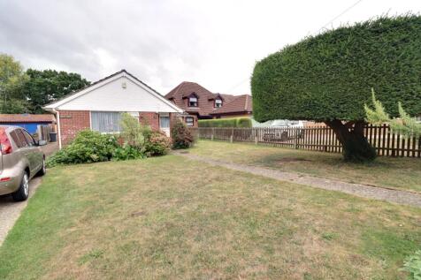 PADNELL ROAD, COWPLAIN 3 bed detached bungalow for sale