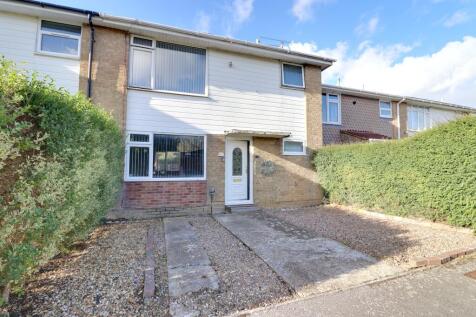 WALTON CLOSE, WATERLOOVILLE 3 bed terraced house for sale