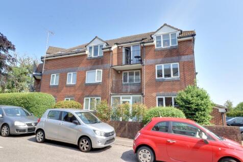 BEACONSFIELD ROAD, WATERLOOVILLE 2 bed flat for sale