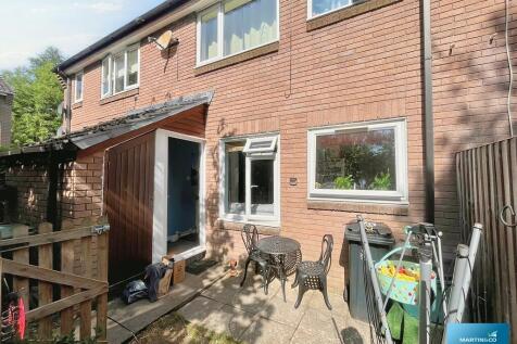 Cotswold Close 1 bed ground floor maisonette for sale