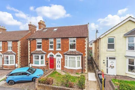 4 bedroom semi-detached house for sale