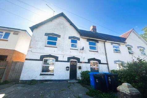 Langley Road, Poole 2 bed ground floor flat for sale